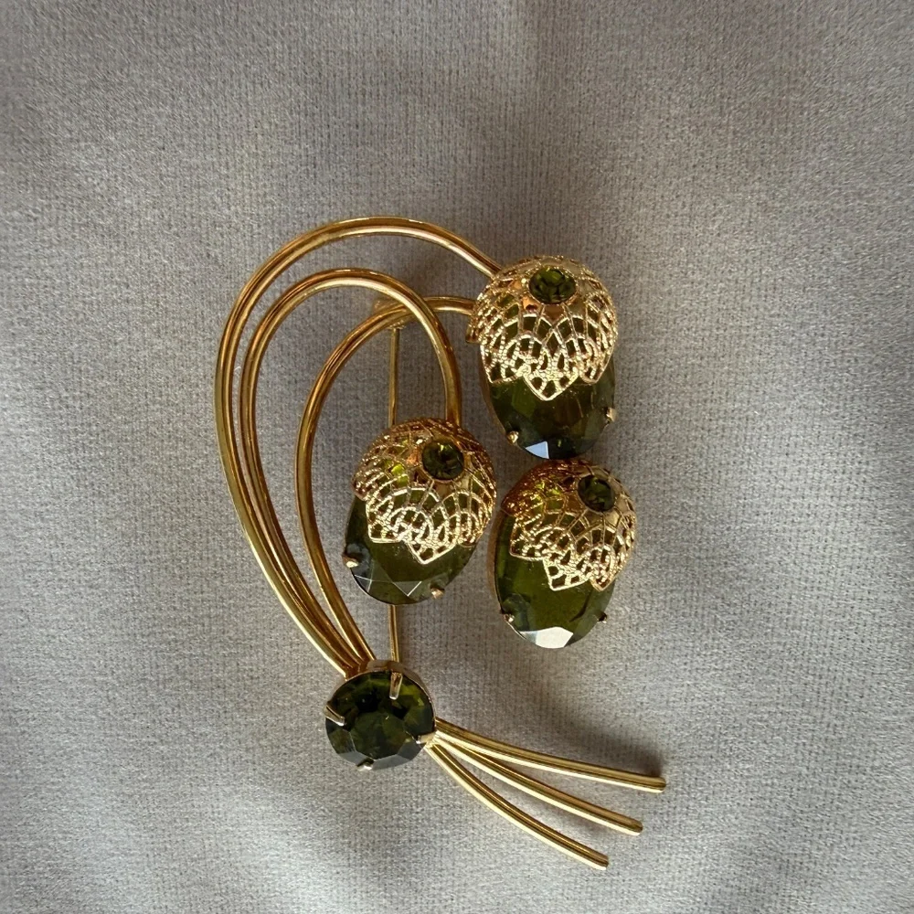 Vintage Sarah Coventry “Touch of Elegance” Brooch | Olivine/Peridot Green | D&E
